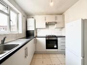 Gooseley Lane, London E6, 1 bed flat to rent, £1,450 pcm...