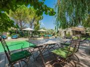 Gordes Élégante villa en pierre bénéficiant d’une vue et...