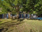 Gordes, maison en pierres avec piscine