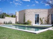 Gordes: rare maison d’architecte au cœur du village...