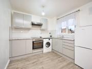Gorgeous 2 Bed Apt Next to Westham Underground