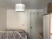Gorgeous 2 bedroom flat next to canal short term