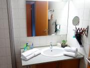 Gorgeous suite near school with daily breakfast,...