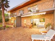 Gorgeous views, 1 bedroom apartment Campsbay