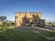 Gorgeous villa with outbuilding in panoramic position...