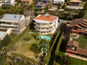 Gorraitz, Espectacular Villa Vanguardista: Lujo Curvo...