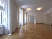 Graben Nähe: Stilvolle Altbauwohnung in Bestlage VIDEO...