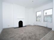 Graham Road, Mitcham CR4, 2 bed maisonette to rent,...