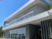 GRAN CASA A ESTRENAR EN BARRIO PRIVADO PUERTO URQUIZA...