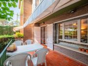 Gran casa adosada con jardín y piscina comunitarios en... Gran casa adosada con jardín y piscina comunitarios en...