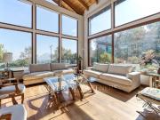 Gran casa con amplios espacios y vista despejada, sector...