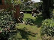 GRAN CASA EN AMPLIO TERRENO EN UN SOLO NIVEL CON BUNGALOW