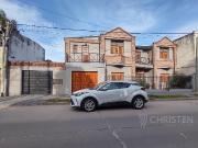 Gran casa en venta a metros de Av. Lujan y Av. 7 de Marzo