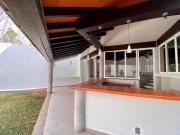 Gran casa estilo mexicano en calle privada