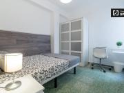Gran habitación en alquiler en apartamento de 5...