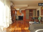 Gran habitación en apartamento de 3 dormitorios en Horta...