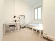 Gran habitación en piso de 12 habitaciones en Sol, Madrid