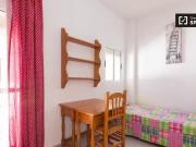 Gran habitación en un apartamento de 12 habitaciones en...