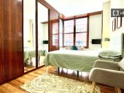 Gran habitación en un apartamento de 5 dormitorios en...