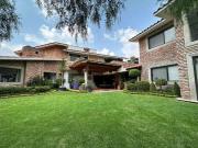 Gran Jardín y Calle Cerrada en Jardines del Pedregal...