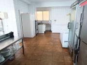 Gran local comercial con múltiples posibilidades en...