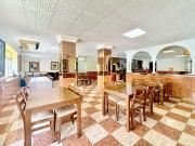 Gran local comercial con múltiples posibilidades en...