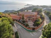 Gran mansión de 970m2 construidos. La villa cuenta con 7...