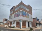 ¡Gran Oportunidad! Casa De 3 Pisos + Local – Los Ficus...