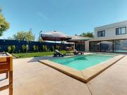 Gran oportunidad! Completamente remodelada!