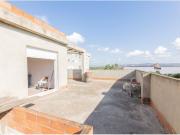 ¡Gran oportunidad en Carlet! Vivienda esquinera de 3...