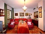 Gran piso en venta en edificio señorial, situado en el...