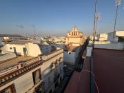 Gran piso reformado con balcón exterior en el corazón de...