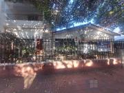 Gran terreno con dos casas y galpón barrio Colon