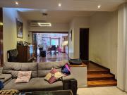 GRAN TRIPLEX CON PATIO Y JARDIN EN FLORESTA