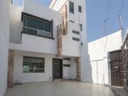 Gran Venta Casa a pie de calle cerca de UDLAP