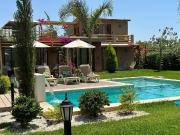 Gran Venta: Casa De Campo Con Piscina En 1,000 M²