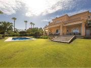 GRAN VILLA REPRESENTATIVA CON JARDÍN TROPICAL