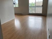 GRAND 4 ½ de coin 3e étage – 1600$ – 1er JUILLET 2026