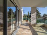 Grand appartement avec terrasse sur le Parc Montcalm