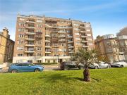 Grand Avenue, Hove, East Sussex BN3, 3 bed flat to rent,...