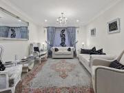 GRAND FAMILY HOME IN CENTRAL LOCATION