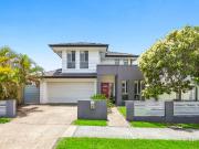 Grand Family Home on the Doorstep of Lake Orr & Varsity...