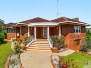GRAND FAMILY RESIDENCE IN FLOOD FREE CENTRAL LISMORE GRAND FAMILY RESIDENCE IN FLOOD FREE CENTRAL LISMORE