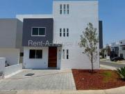 Grand Juriquilla VENTA. Casa con estudio, roof garden, 3...