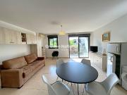 grand studio avec terrasse et parking