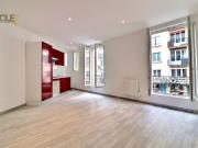 Grand studio entrée privative proche du métro