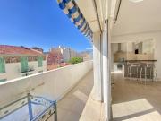 Grand studio lumineux et calme avec vaste balcon terrasse