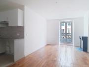 Grand studio rénové avec balcon à louer!