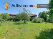 Grande bâtisse en pierre composée de 2 maisons, 1 grange...