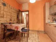 Grande camera in appartamento con 4 camere da letto nel...